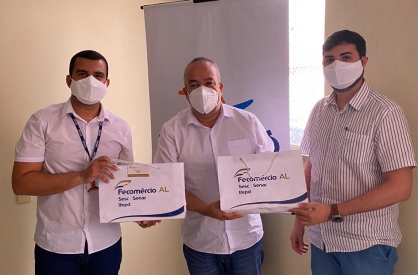 Parceria vai permitir capacitação de permissionários e taxistas em Maceió