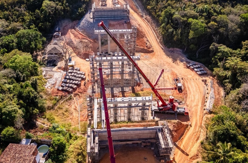 Vice-prefeito e titular da Seminfra vistoria obras da Linha Verde na parte alta