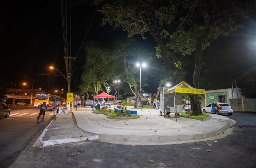Praça Central de Riacho Doce é contemplada com iluminação em LED