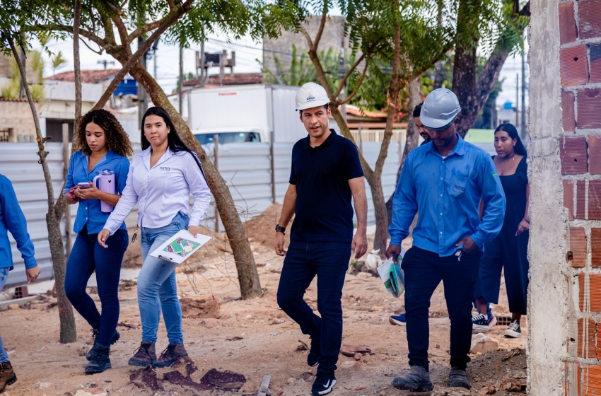 Vice-prefeito e titular da Seminfra vistoria obras de praças na parte alta de Maceió