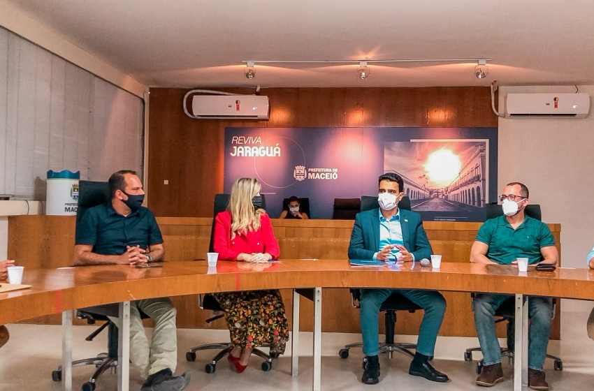 Prefeitura se reúne com taxistas e apresenta Táxi Maceió, que visa resgatar cidadania da classe
