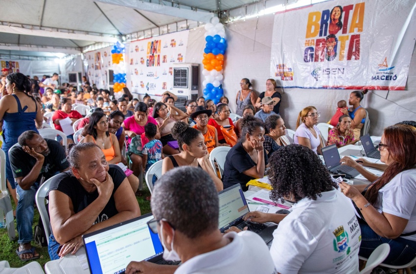 Ação itinerante do Brota na Grota atende mais de 100 usuários do Cadastro Único em um dia