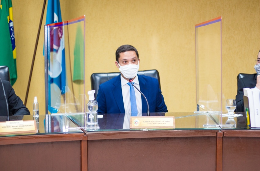 Semec participa de treinamento sobre contas públicas no TCEAL