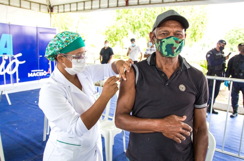 Prefeitura segue vacinação de 2ª doses de Coronavac e Astrazeneca nesta sexta (23)