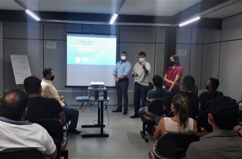 Vigilância Sanitária discute melhorias com donos de avícolas