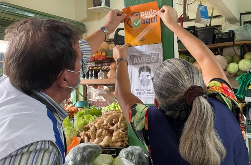 Vigilância Sanitária entrega 15 selos “Pode Comprar Aqui” no Jacintinho e Tabuleiro