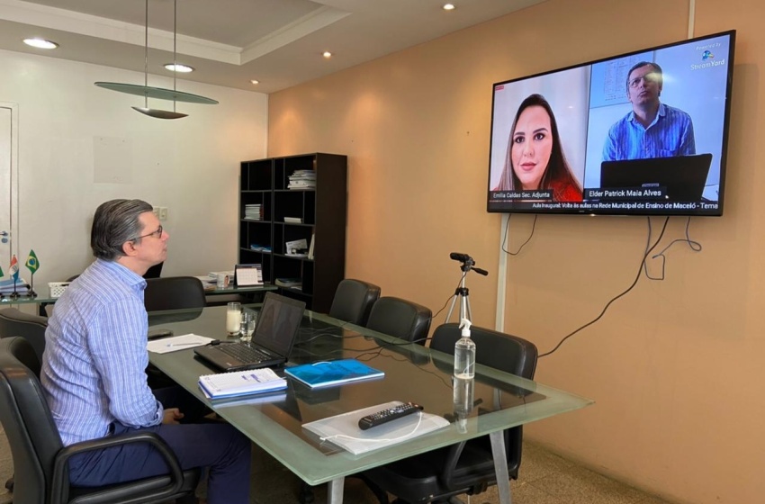 Educação promove live com professores e coordenadores para debater práticas durante a pandemia