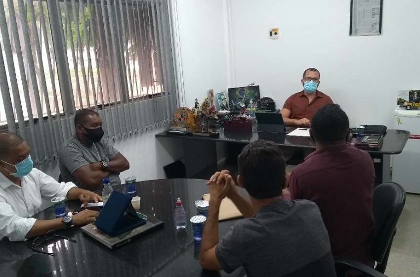 Representantes dos taxistas se reúnem com SMTT e apresentam reivindicações
