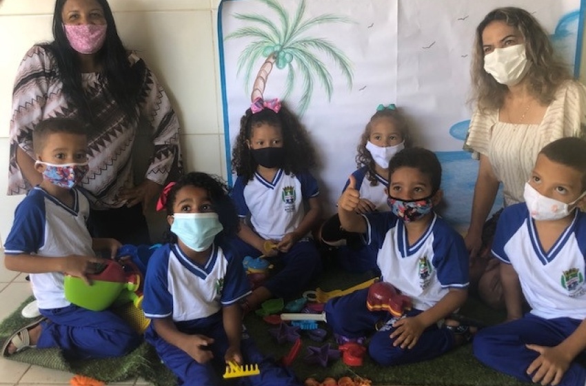 Creche no Riacho Doce recebe doação de brinquedos recuperados das praias