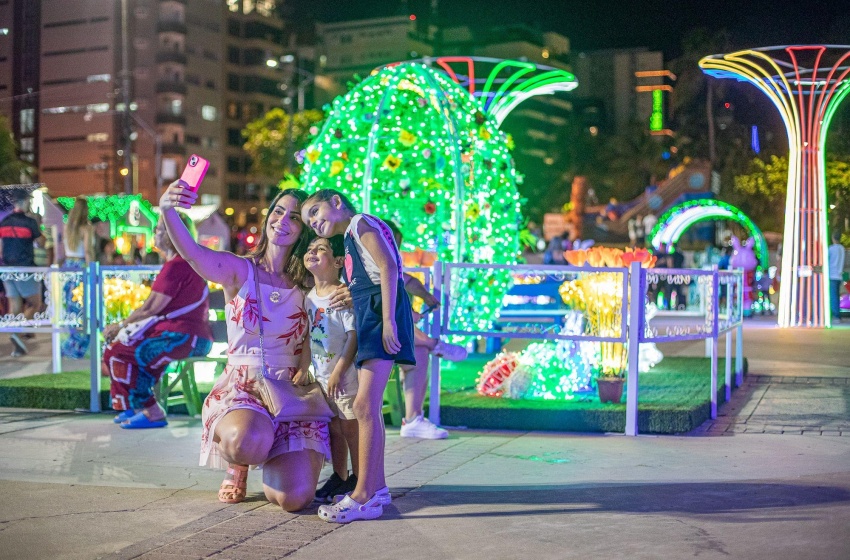 Maceioenses e turistas prestigiam decoração da Vila da Páscoa Iluminada