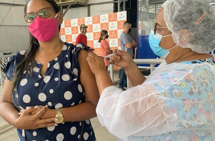 Maceió retoma aplicação da dose de reforço com vacina da Janssen