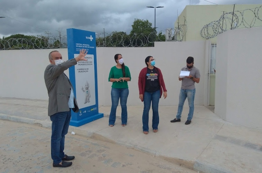 Central de armazenamento de vacinas recebe visita do GGI Covid-19 e técnicas da Saúde