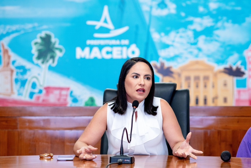 Secretária da Seisac, Gabriela Yasmine Lins, explica que a atuação da pasta visa fortalecer conexão entre pastas municipais. Foto: Thiago Figueredo/ Secom Maceió Secretária da Seisac, Gabriela Yasmine Lins, explica que a atuação da pasta visa fortalecer conexão entre pastas municipais. Foto: Thiago Figueredo/ Secom Maceió