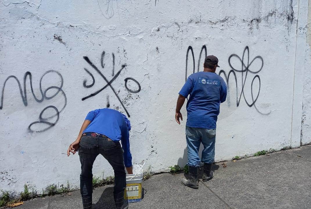 Serviços de limpeza, pintura de meio fio e muros estão sendo realizados. Foto: Ascom Sudes