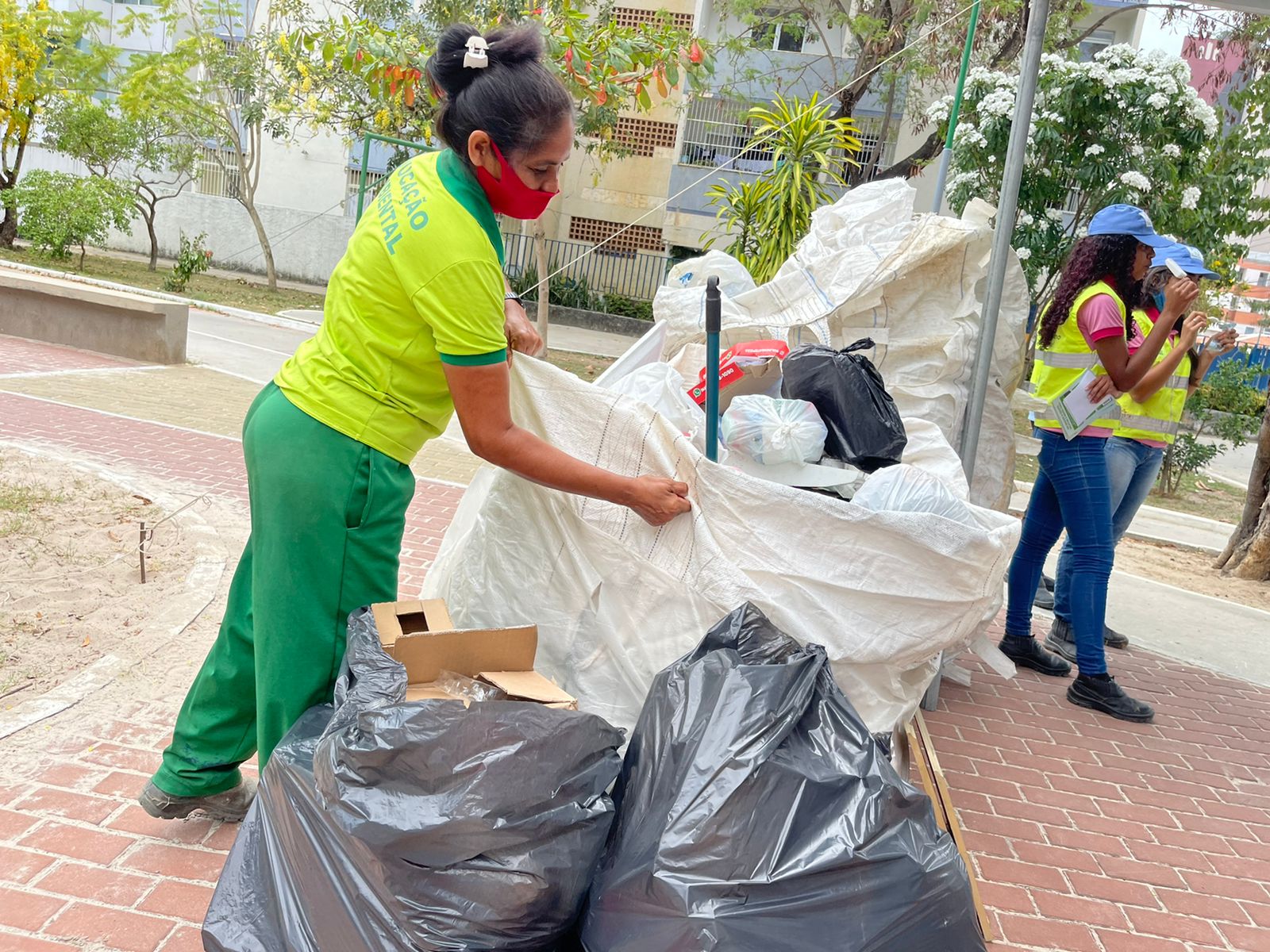 Recicla Maceió recolheu mais de 350 kg de recicláveis na Jatiúca. Foto: Ascom Sudes